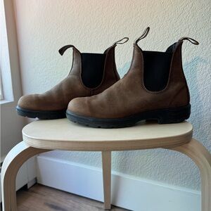 Blundstone #1609 men’s classic Chelsea boots in brown leather. Size 6.5.